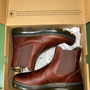 NEW Dr. Martens Chelsea Leather Boots
